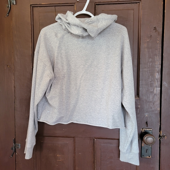 Zyia crop hoodie - Picture 2 of 2